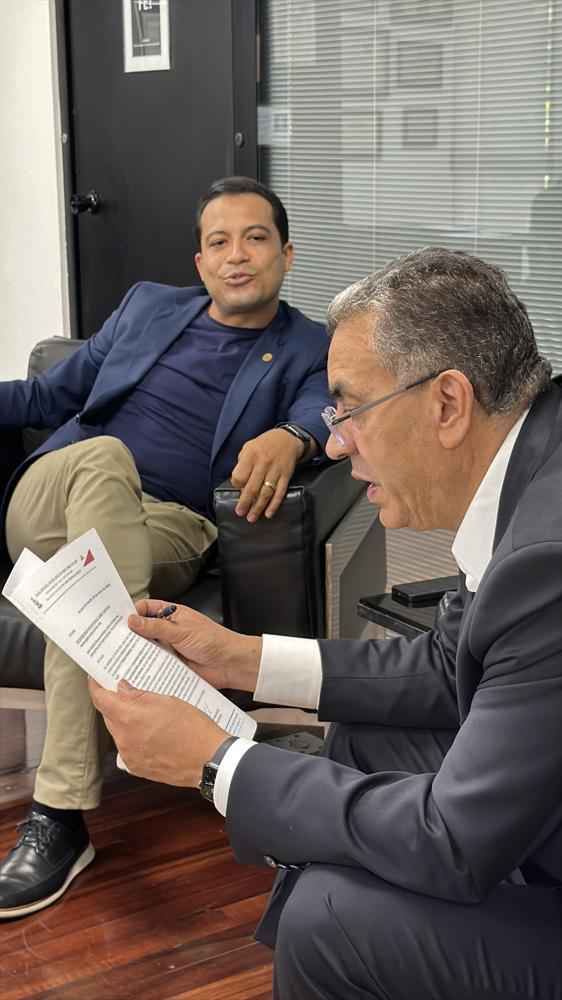 Vereador Jonathan Santos se reúne com Deputado Gilmaci Santos em busca de recursos para São José do Rio Preto