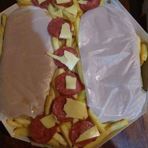 2 Dog Simples com Fritas e Calabresa com Queijo (Imagem Principal)