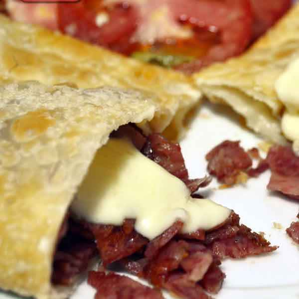 Pastel de Queijo com Bacon (Imagem Principal)