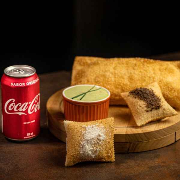 Pastel Frango com Catupiry + Coca Lata 355ml (Imagem Principal)