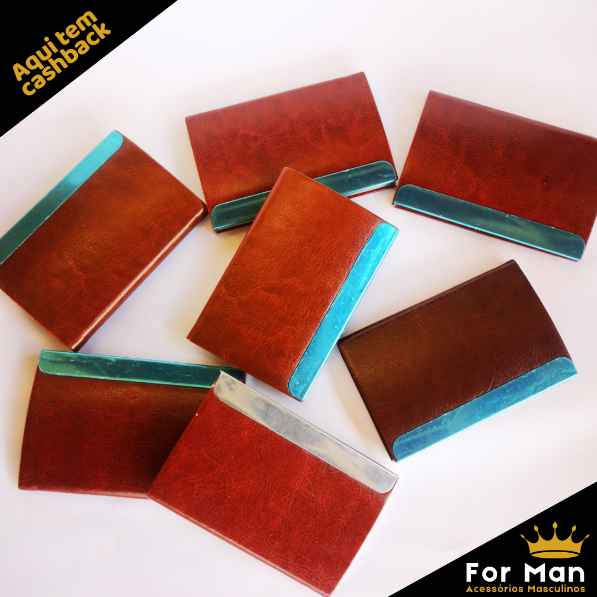 Porta-cartão em aço inox revestido de couro sintético com fecho magnético. (Imagem Principal)