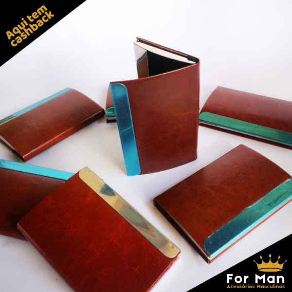 Porta-cartão em aço inox revestido de couro sintético com fecho magnético. (Imagem secundária 1)