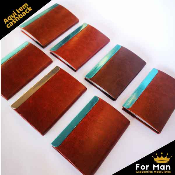 Porta-cartão em aço inox revestido de couro sintético com fecho magnético. (Imagem secundária 1)