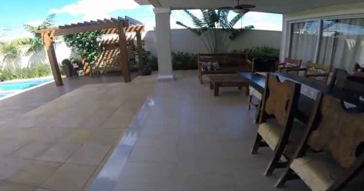 CASA ESPETACULAR NO CONDOMÍNIO DAMHA V