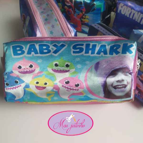 Estojo baby shark com Foto da Criança (Imagem Principal)