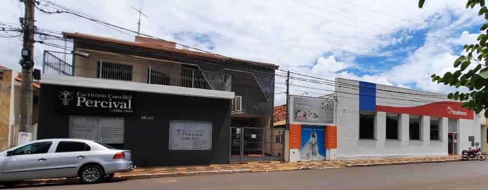 Sobrado com Salão Comercial