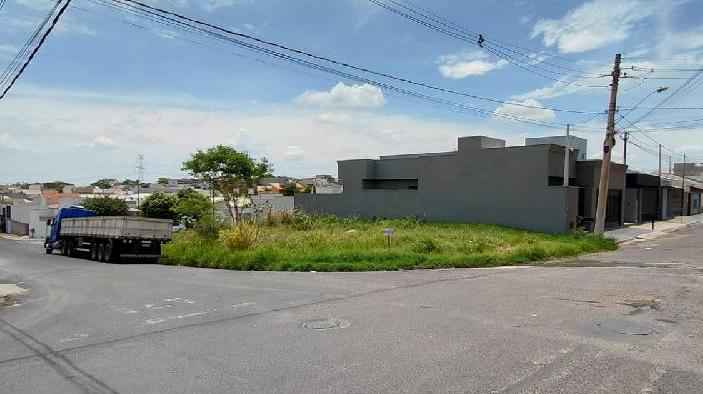 Terreno de Esquina no Colinas 