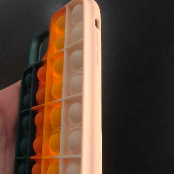 Capa Case Celular Pop It Anti-stress Sensorial Verde com Laranja, Amarelo e Branco (Imagem Principal)