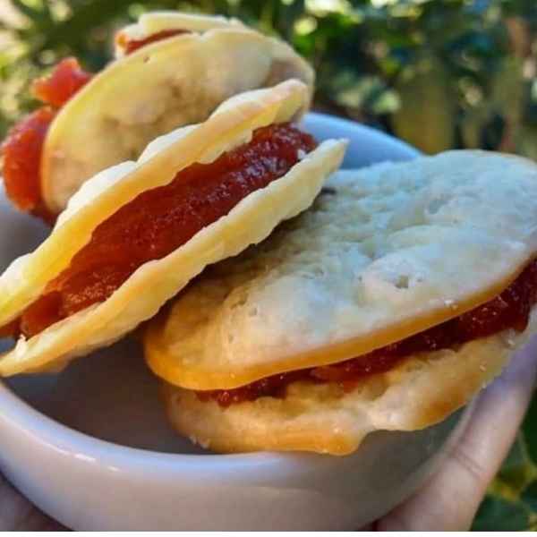 QUEIJO PROVOLONE DESIDRATADO RECHEADO COM GOIABADA (Imagem Principal)