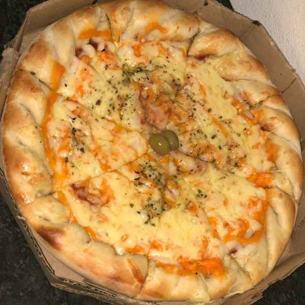 Pizza 3 Queijos (Imagem Principal)