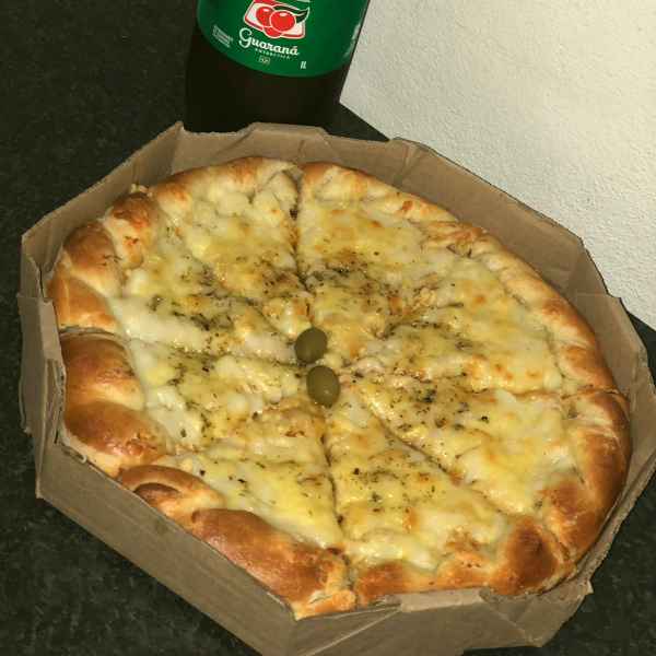 Pizza Frango com Catupiry (Imagem Principal)
