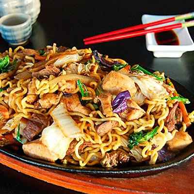 PROMO Combo Yakisoba Grande (sem camarão) + Fritas + Refrigerante (Imagem Principal)