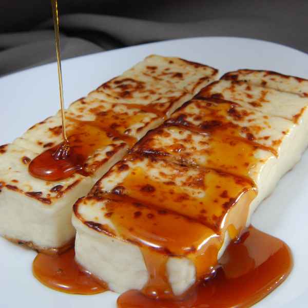 Robata de Queijo Coalho com Mel (Imagem Principal)