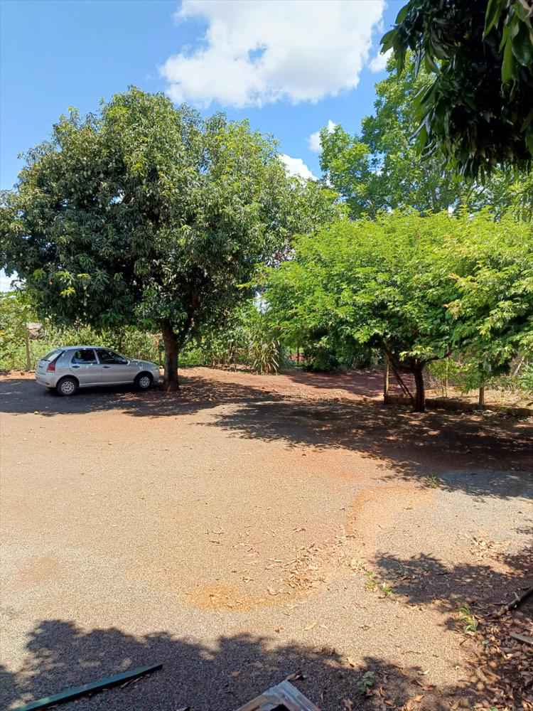 Espaçosa Residência de 2 Pisos à Venda!