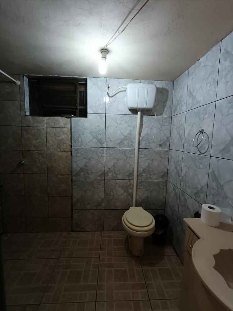 Espaçosa Residência de 2 Pisos à Venda!