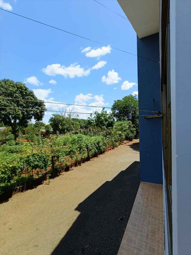 Espaçosa Residência de 2 Pisos à Venda!