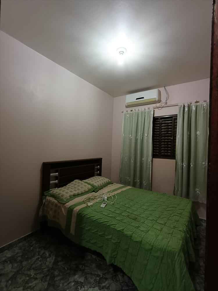 Espaçosa Residência de 2 Pisos à Venda!