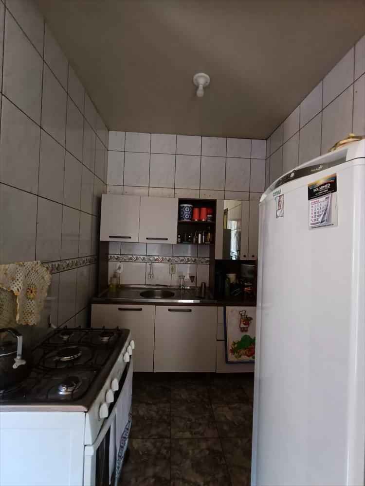 Espaçosa Residência de 2 Pisos à Venda!