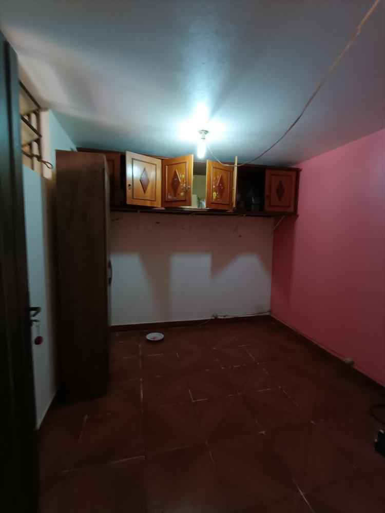 Espaçosa Residência de 2 Pisos à Venda!