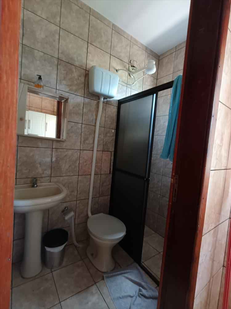 Espaçosa Residência de 2 Pisos à Venda!