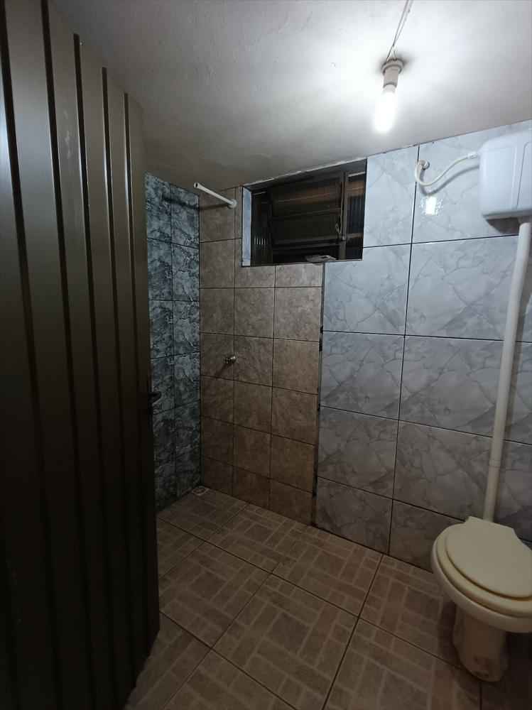 Espaçosa Residência de 2 Pisos à Venda!