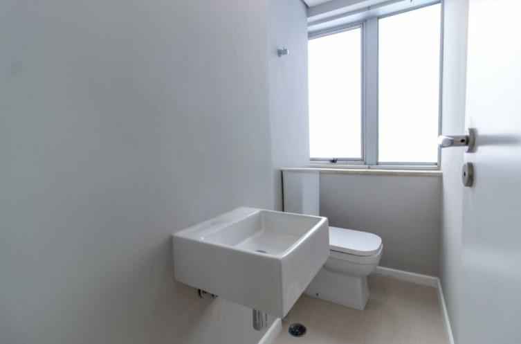 Imóvel Comercial para Locação no CENTRO-SP 440m² de 1 salão, 5 banheiros 1 vaga R$12.000