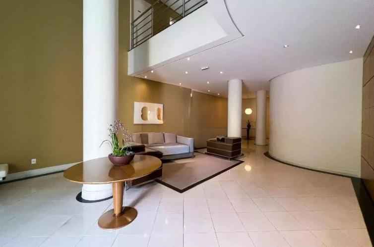Apartamento para Locaçã em MOEMA 100m2 3 dormitórios(1 suíte) 2 vagas 1 banheiro R$12.000
