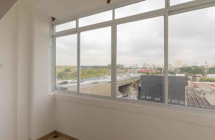 Venda de Imóvel em MOEMA com 3 quartos, sendo 1 suíte, 2 banheiros 105m² R$ 748.00