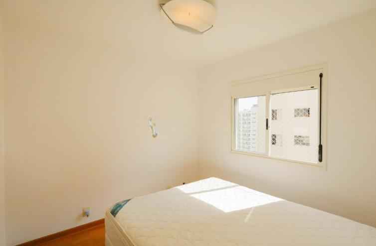 Apartamento para Locaçã em MOEMA 100m2 3 dormitórios(1 suíte) 2 vagas 1 banheiro R$12.000