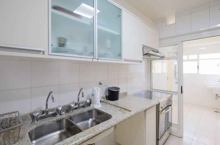 Apartamento para Locaçã em MOEMA 100m2 3 dormitórios(1 suíte) 2 vagas 1 banheiro R$12.000