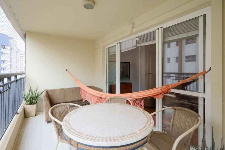 Apartamento para Locaçã em MOEMA 100m2 3 dormitórios(1 suíte) 2 vagas 1 banheiro R$12.000