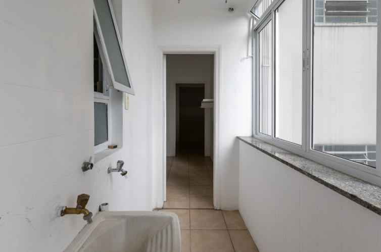 Venda de Imóvel em MOEMA com 3 quartos, sendo 1 suíte, 2 banheiros 105m² R$ 748.00