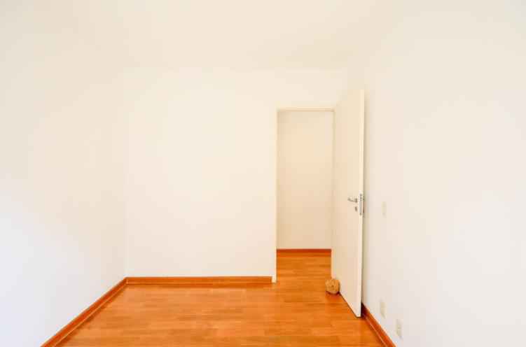 Apartamento para Locaçã em MOEMA 100m2 3 dormitórios(1 suíte) 2 vagas 1 banheiro R$12.000