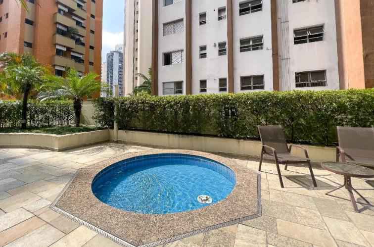 Apartamento para Locaçã em MOEMA 100m2 3 dormitórios(1 suíte) 2 vagas 1 banheiro R$12.000