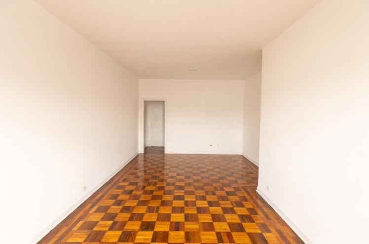 Venda de Imóvel em MOEMA com 3 quartos, sendo 1 suíte, 2 banheiros 105m² R$ 748.00