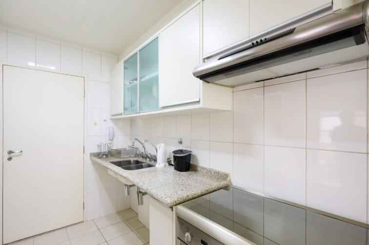 Apartamento para Locaçã em MOEMA 100m2 3 dormitórios(1 suíte) 2 vagas 1 banheiro R$12.000