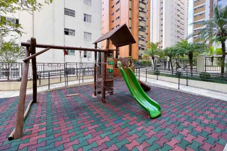 Apartamento para Locaçã em MOEMA 100m2 3 dormitórios(1 suíte) 2 vagas 1 banheiro R$12.000