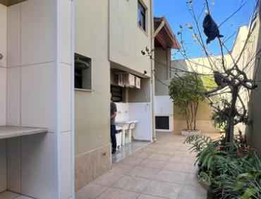 Casa com 170m2 à venda na Vila Mariana, com 3 quartos, (1 suíte), e 3 banheiros 2 vagas apenas R$ 1.1000.00