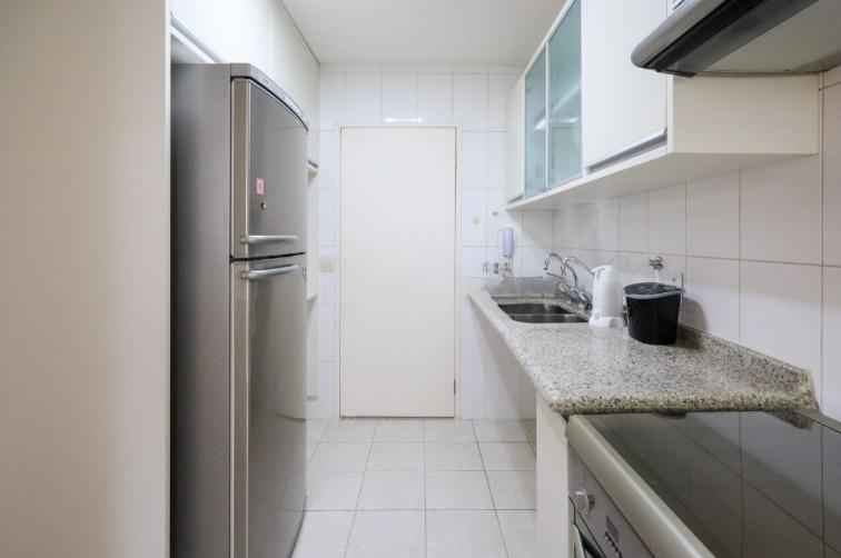 Apartamento para Locaçã em MOEMA 100m2 3 dormitórios(1 suíte) 2 vagas 1 banheiro R$12.000
