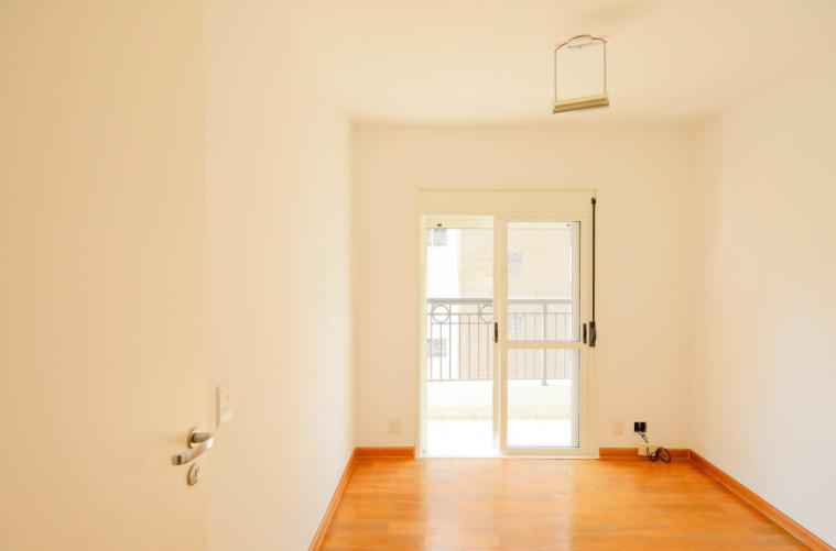 Apartamento para Locaçã em MOEMA 100m2 3 dormitórios(1 suíte) 2 vagas 1 banheiro R$12.000