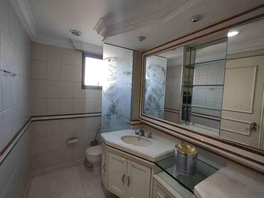  Apartamento em MOEMA (1 por andar) 4 suítes 6 banheiros, 4 vagas na garagem e depósito no sub-solo, 228 m2 R$ 3.199.000,00
