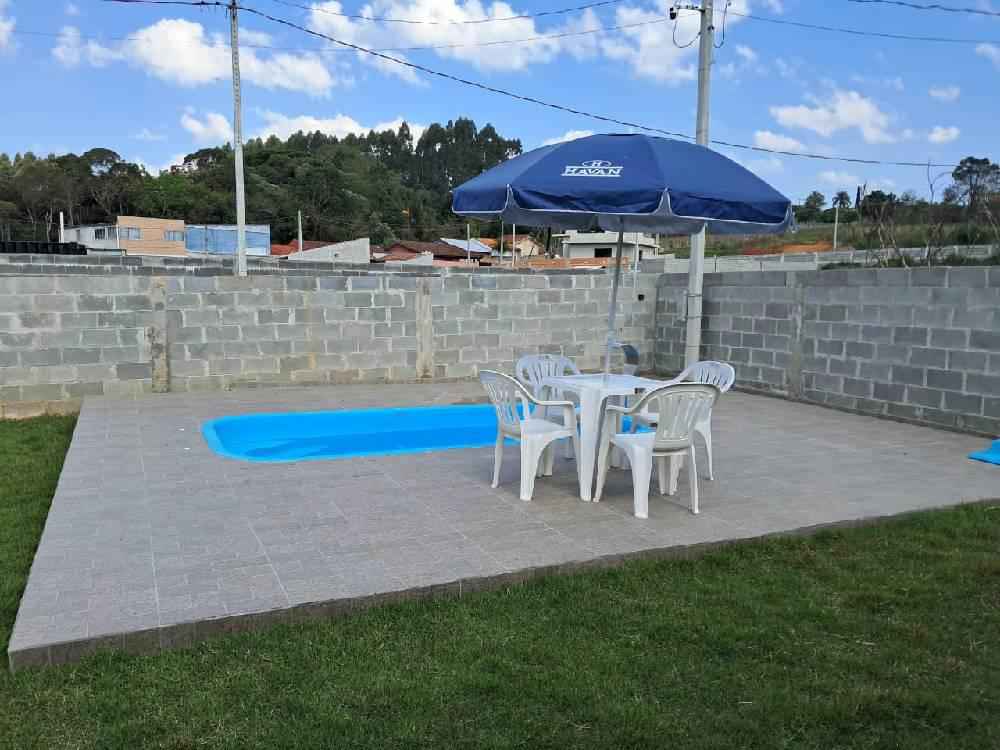 casa com 1 quarto e piscina em Campo Largo 