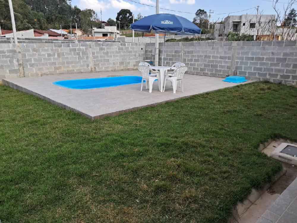 casa com 1 quarto e piscina em Campo Largo 