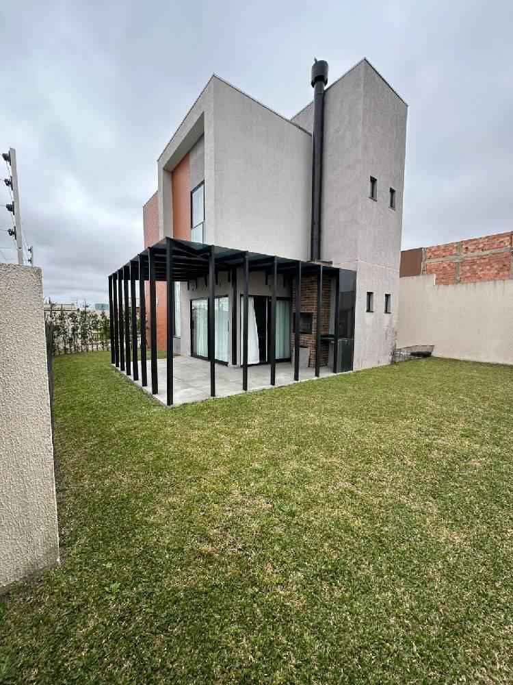 Sobrado em Condomínio 